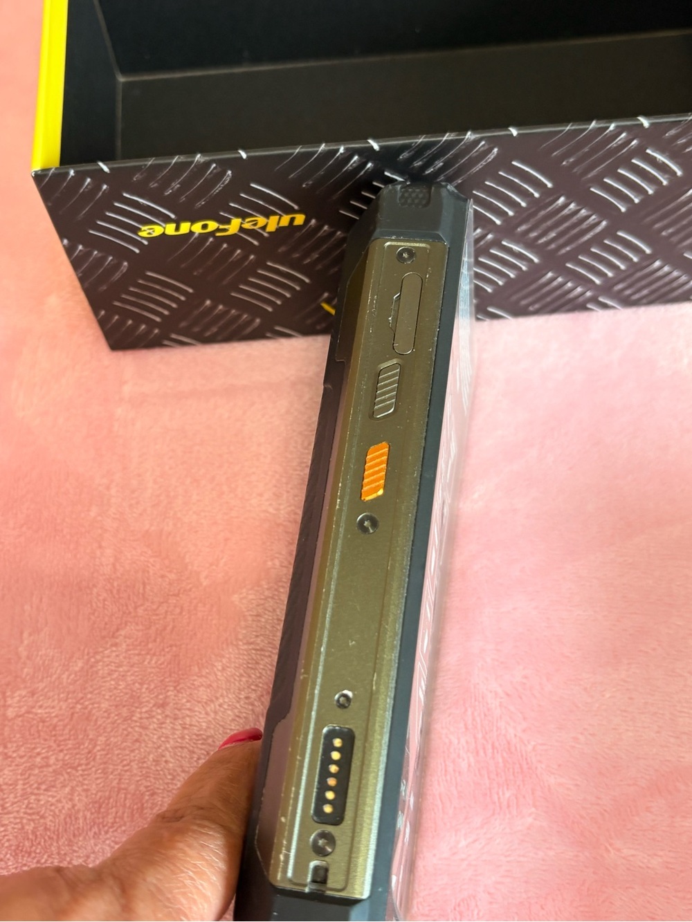 Armor 24 Rugged Smartphone - Black - Picture 10 of 10